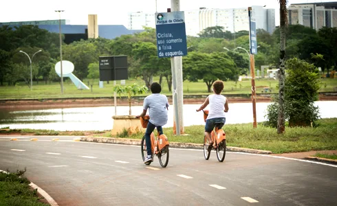 Pedestres e ciclistas poderão ser multados em 2018