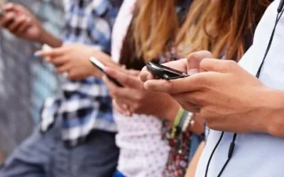 Crise faz vendas de celular sem acesso à internet crescer 38% no 2º trimestre