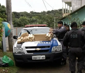 Três pessoas são presas e mais de 80 quilos de maconha são apreendidos na Serra