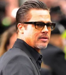 Brad Pitt conta como o amigo George Clooney está se saindo como pai de gêmeos