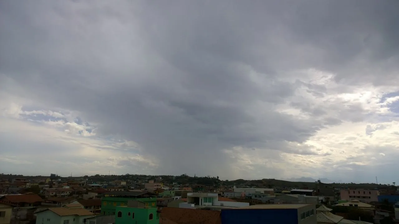 Previsão de chuva forte e calor de 37° durante o final de semana no Estado