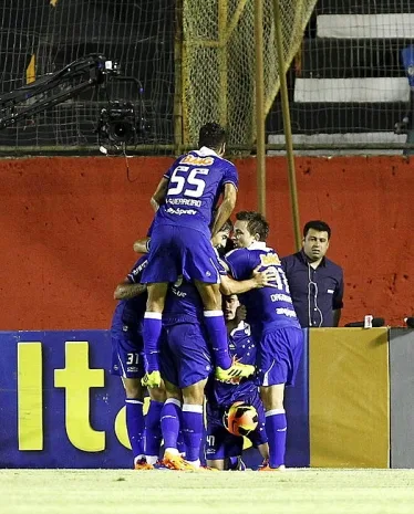 Campeão, Cruzeiro terá apenas três titulares domingo