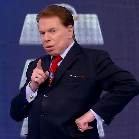 Silvio Santos é chamado de golpista durante reportagem ao vivo