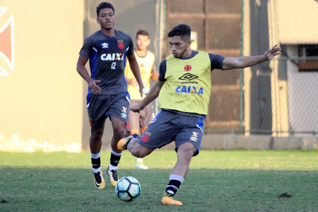 Com desfalques e Nenê perto de sair, Vasco joga contra o São Paulo no Morumbi