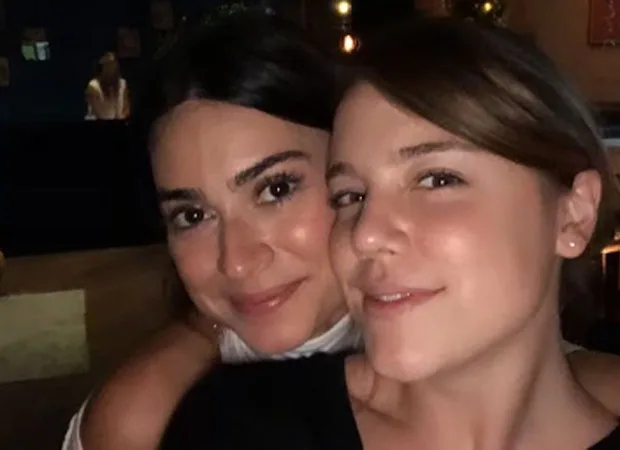 Alice Wegmann entra de penetra em festa de aniversário de Thaila Ayala: "Queria me enfiar dentro do bolo"