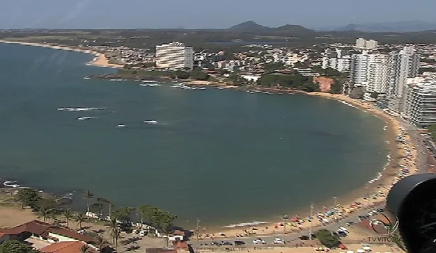 Empresa oferece passeios de helicóptero para observar praias no Sul do ES