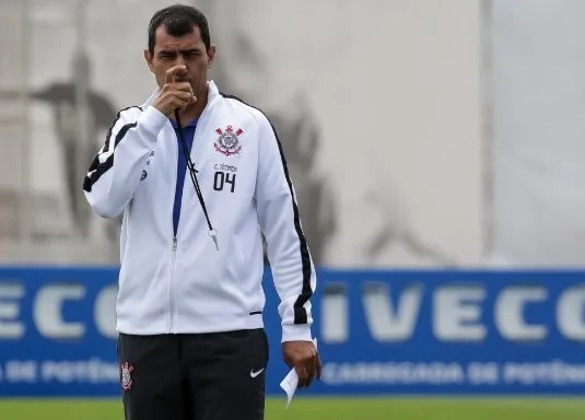 Carille se vê aprovado em testes e promete um novo Corinthians em 2017