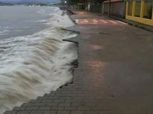 Ressacas, orlas destruídas: o homem pode evitar?