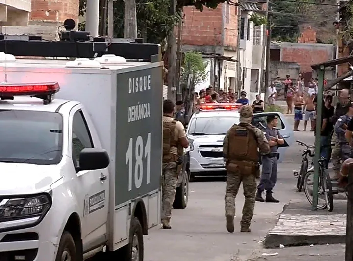 Moradores de Central Carapina podem sair de casa, diz polícia