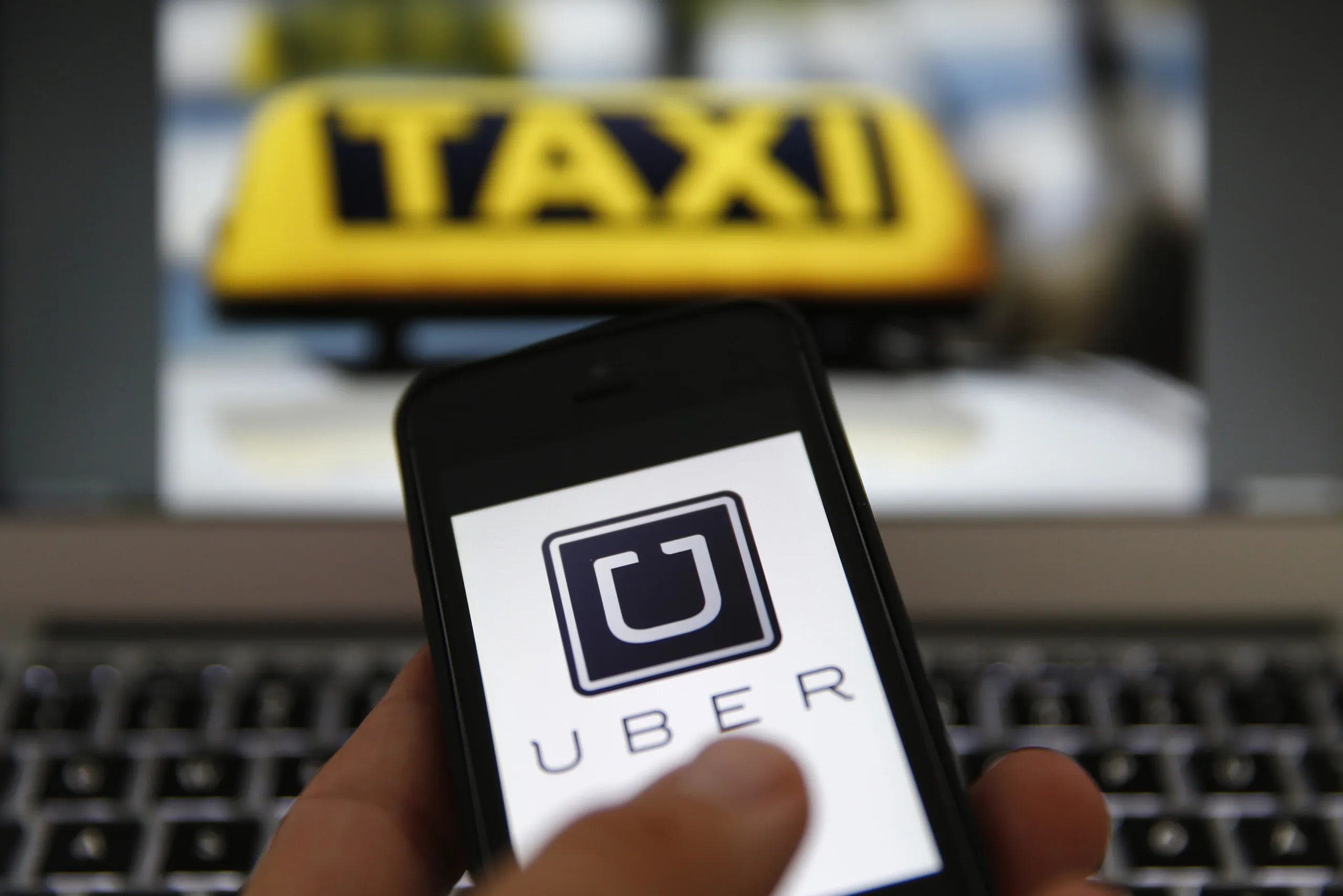 An illustration picture shows the logo of car-sharing service app Uber on a smartphone next to the picture of an official German taxi sign in Frankfurt, September 15, 2014. A Frankfurt high court will hold a hearing on a recent lawsuit brought against Uberpop by Taxi Deutschland on Tuesday. San Francisco-based Uber, which allows users […]