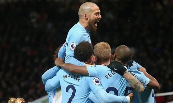 Manchester City vence United fora de casa e abre 11 pontos de vantagem no Inglês