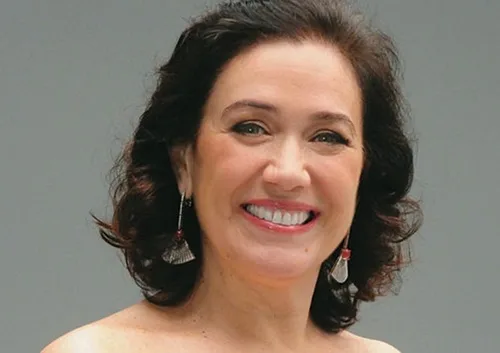 Agora sem Comendador, Lília Cabral vai voltar às telinhas vivendo uma cafetina