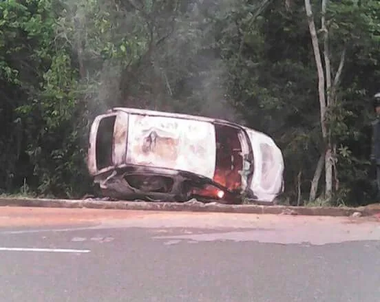 Veículo furtado em Marataízes é encontrado incendiado na Rodovia ES 490