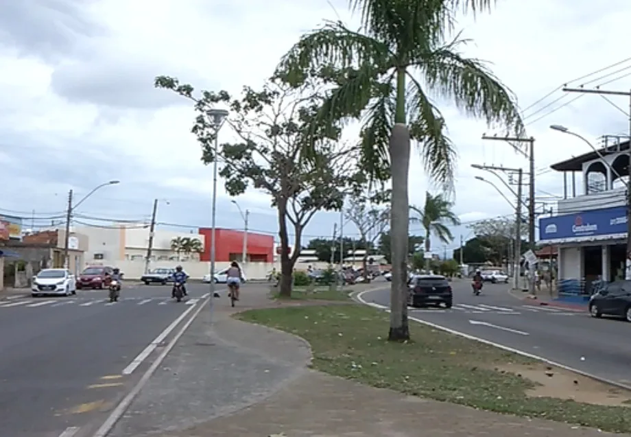 Homem é assassinado após sair de bar e se envolver em discussão na Serra