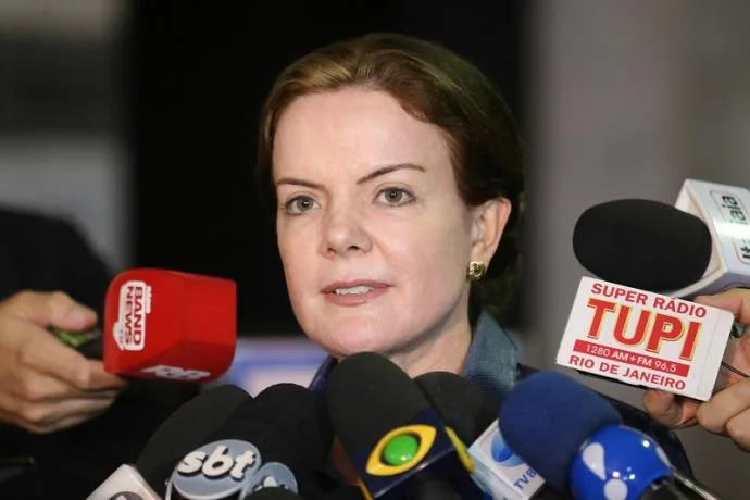 STF livra Gleisi Hoffmann de suspeita de boca de urna em 2014