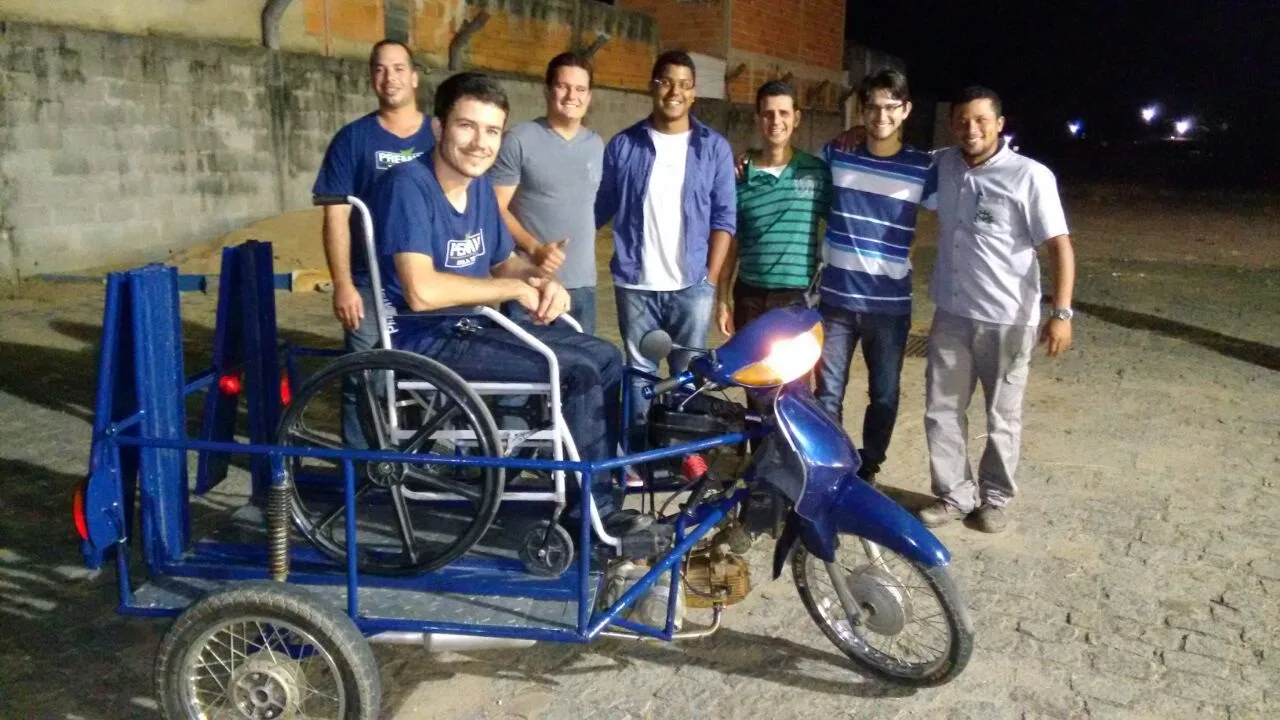 Alunos de escola técnica de Aracruz criam motocicleta para cadeirantes