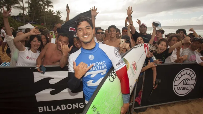 Gabriel Medina repete fórmula vencedora para ser campeão mundial de surfe