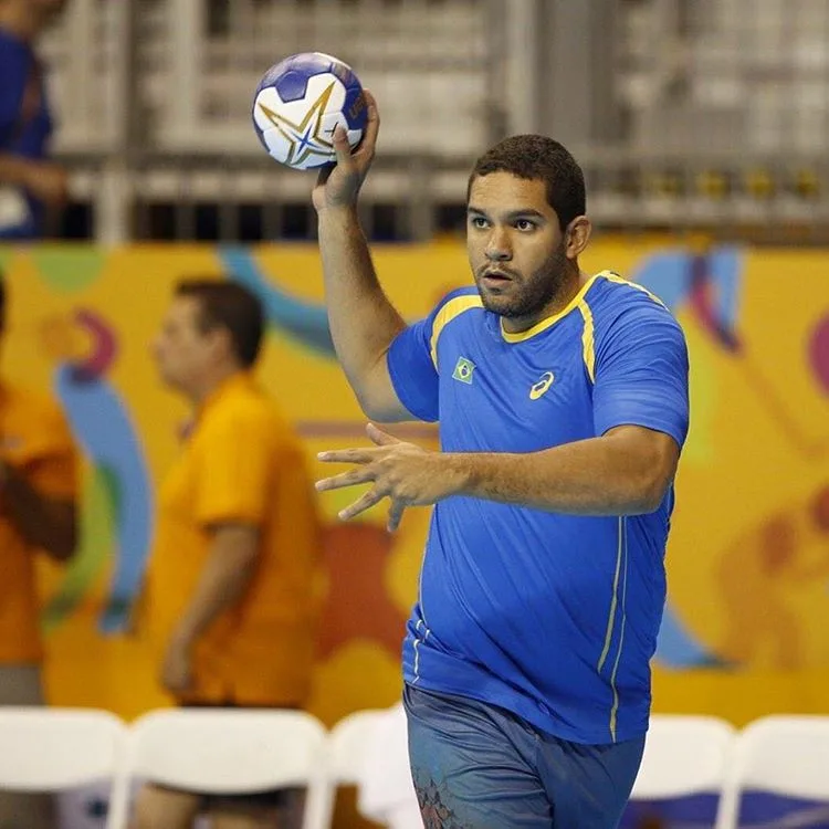 Com capixaba no banco, seleção masculina de handebol enfrenta campeões europeus nesta quinta