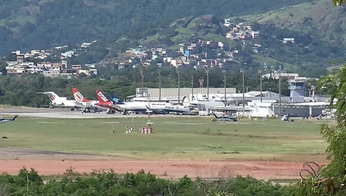 TV Vitória percorre terreno da Infraero e encontra problemas de segurança