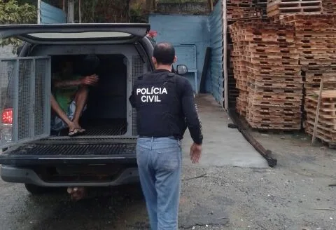 Sete suspeitos são presos acusados de receber droga do chefe do tráfico em Cachoeiro