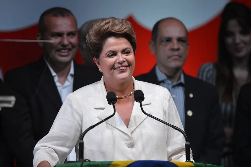 Vitórias em Pernambuco e Minas garantem reeleição de Dilma na eleição mais disputada em 30 anos