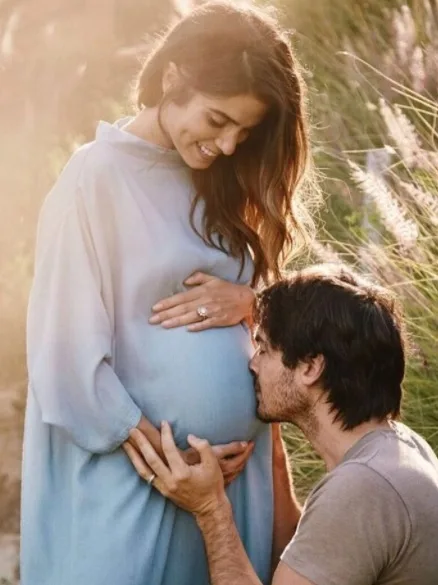 Após rumores, Ian Somerhalder anuncia a gravidez da esposa Nikki Reed com foto do barrigão da atriz