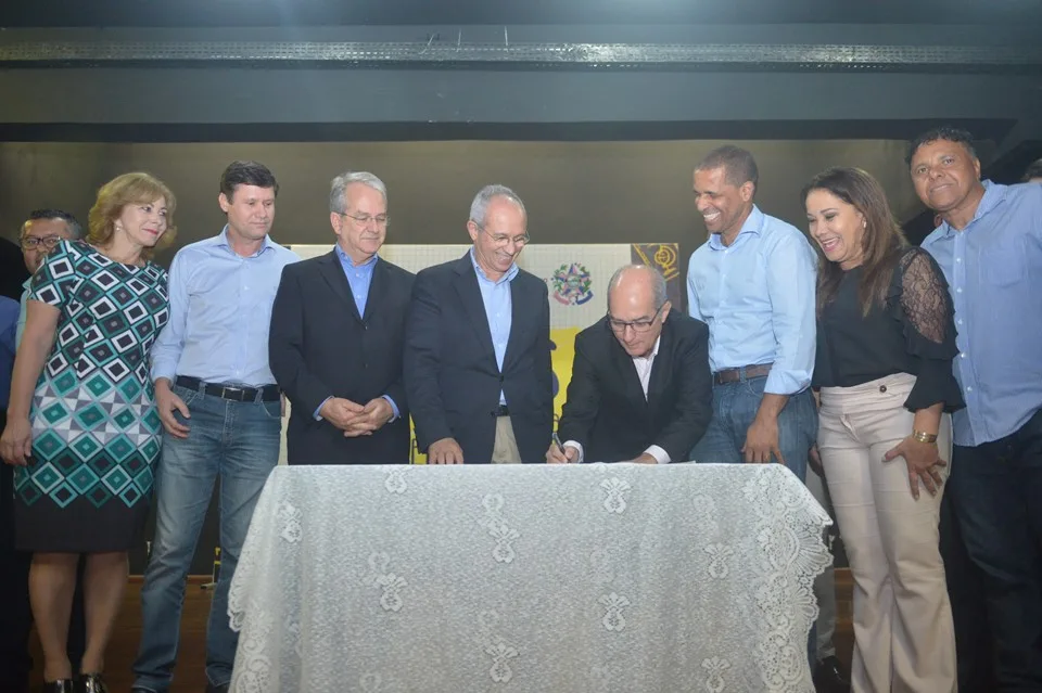 Cariacica assina Pacto pela Aprendizagem e ganha nova unidade educacional