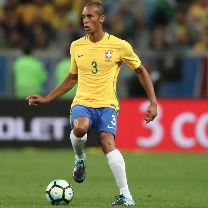 Miranda vai ser o capitão da seleção brasileira contra a Sérvia