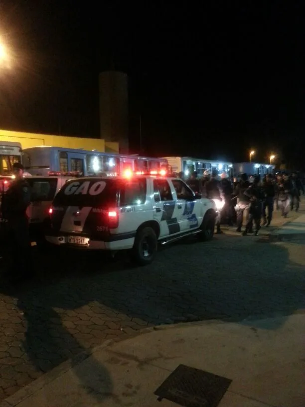 Protesto de moradores de Terra Vermelha fecha Terminal de Itaparica