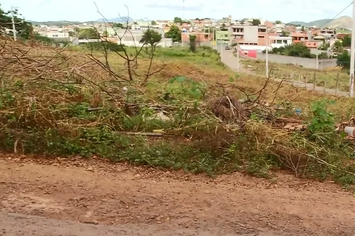 Jovem se nega a entregar celular, corre e acaba baleado por assaltantes em Cariacica