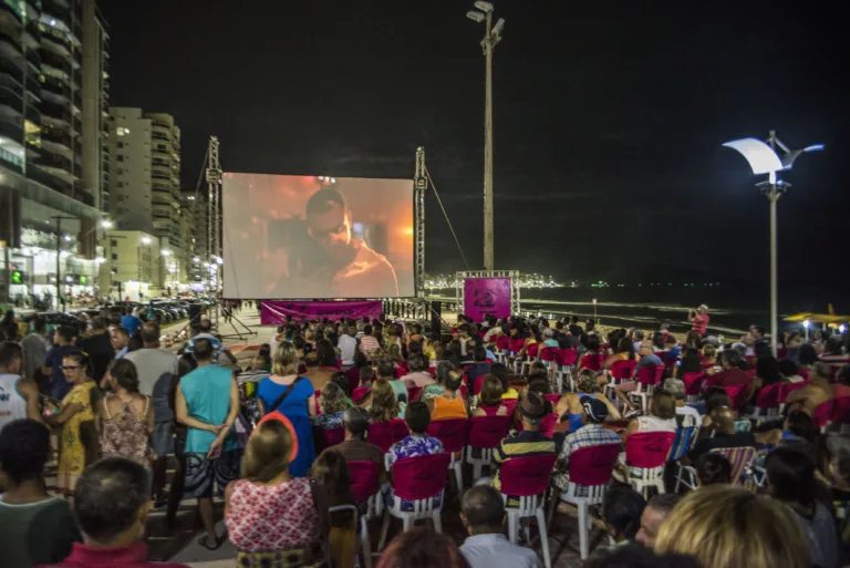 Praias capixabas ganham sessões de cinema gratuitas no verão