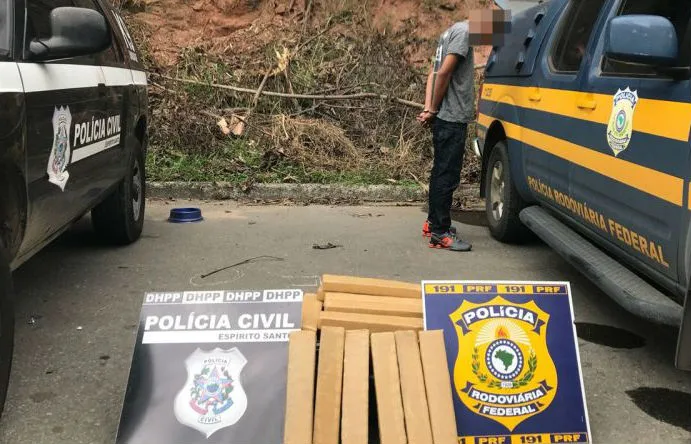 Passageiro é detido com mais de 15 kg de maconha em ônibus que seguia de SP para Vitória