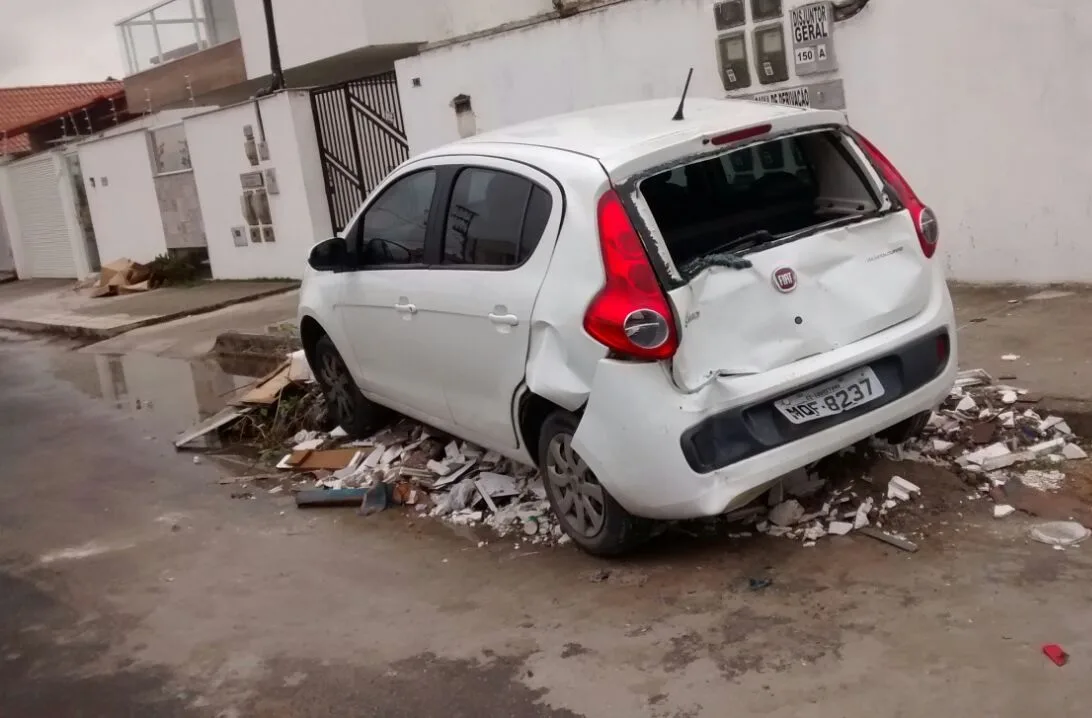 Professora tem perna amputada após ser imprensada por caminhão em Linhares