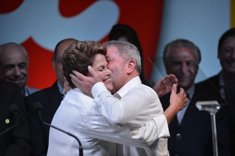 Lula prepara volta, mas isolamento de Dilma preocupa