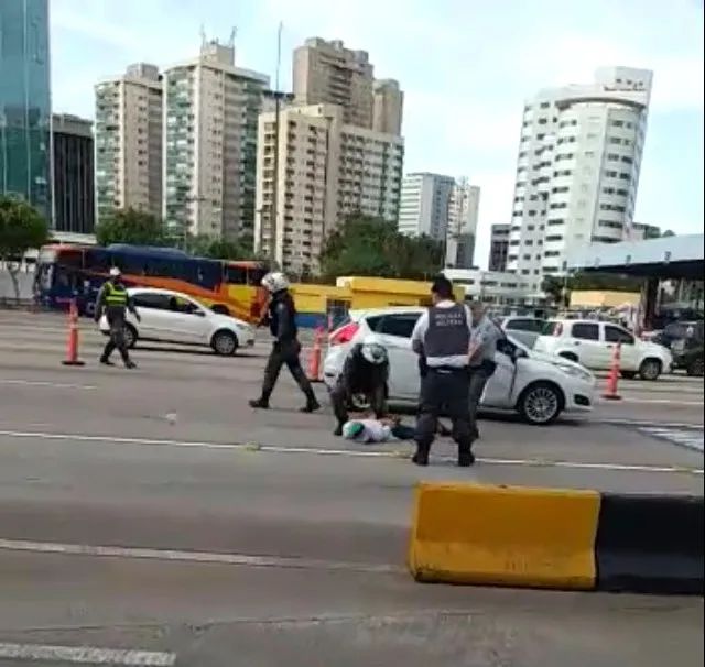 Carro roubado em Vila Velha é recuperado na Terceira Ponte. Veja vídeo!