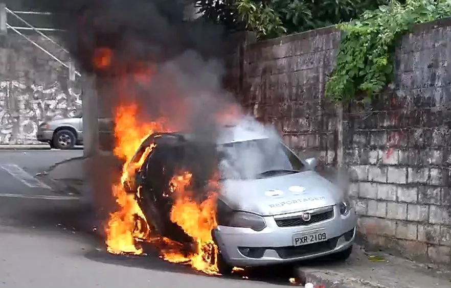 Instituições divulgam notas de repúdio contra incêndio criminoso em veículo da TV Vitória