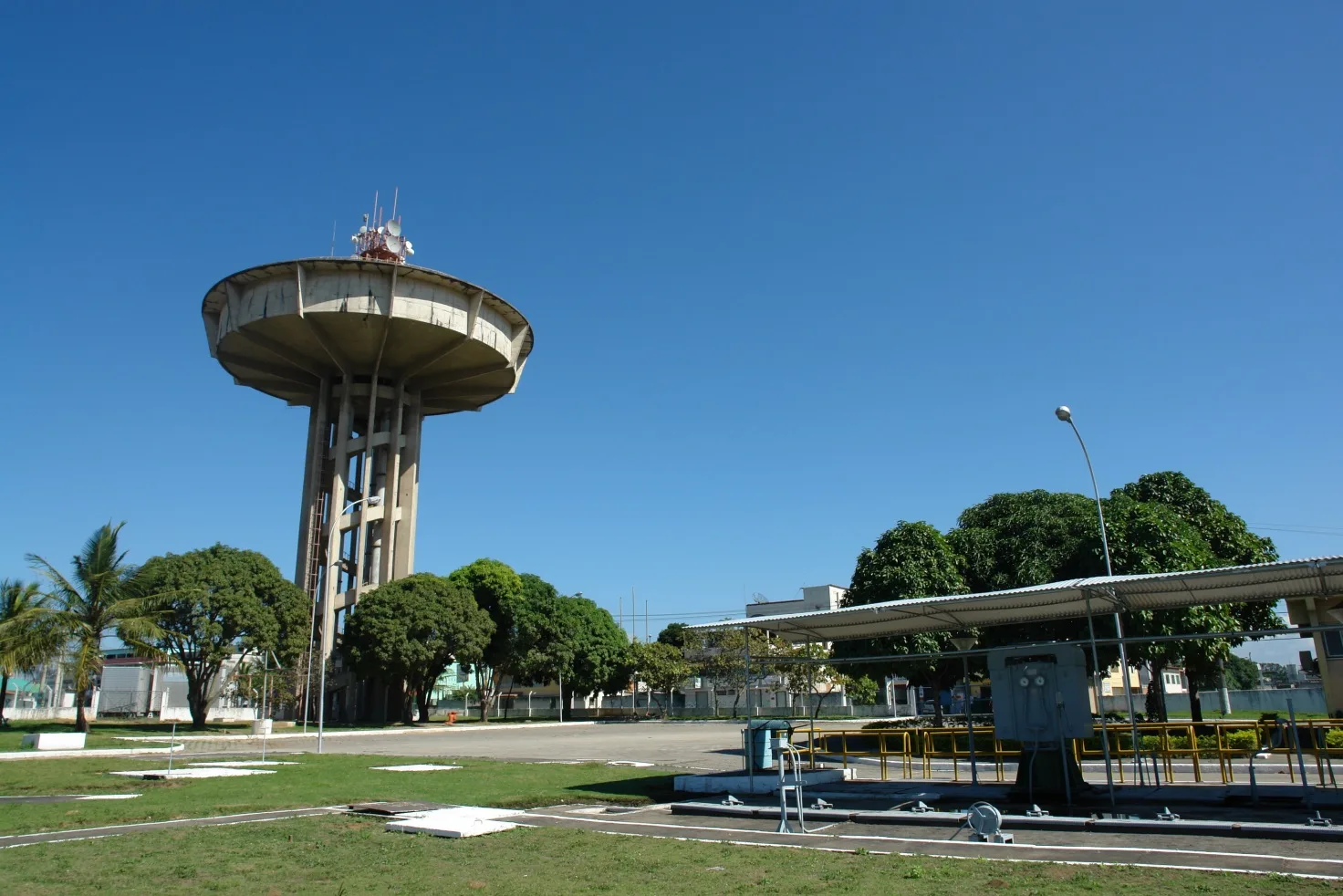 Unidade de Tratamento de Água é atingida por raios e bairros de Vitória e Serra ficam sem água