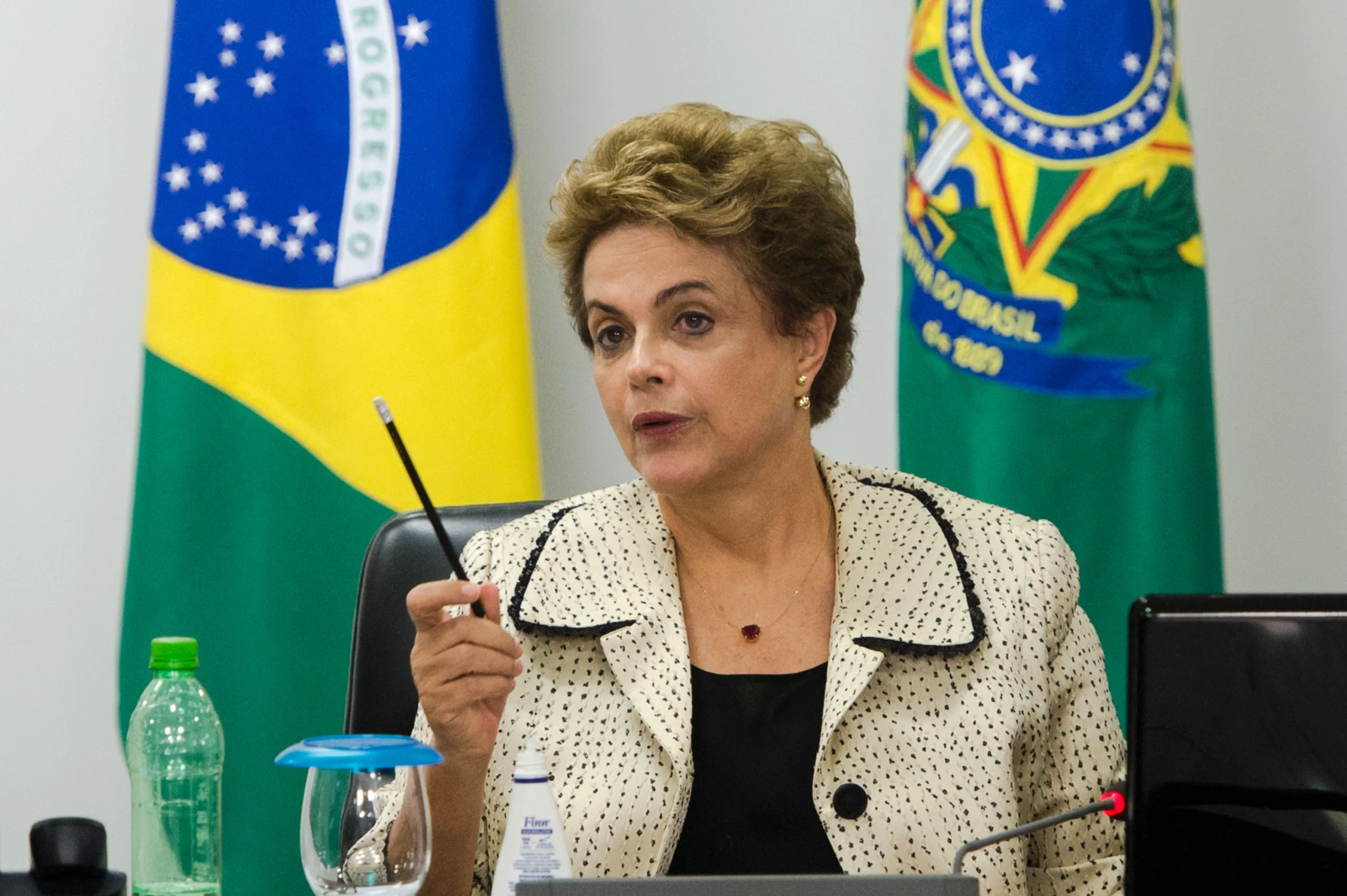 Brasília – A presidenta Dilma Rousseff em reunião com autoridades para tratar do combate ao vírus Zika (Marcelo Camargo/Agência Brasil)