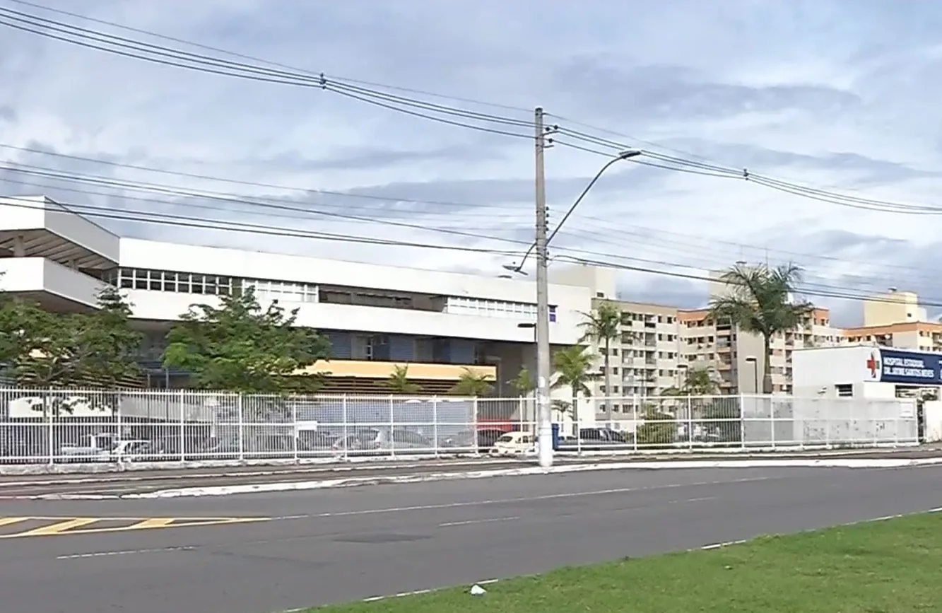 Jovens são baleados após discussão no trânsito na Serra