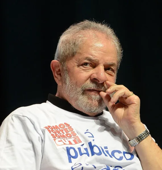 Em artigo, Lula se diz vítima de 'caçada judicial'