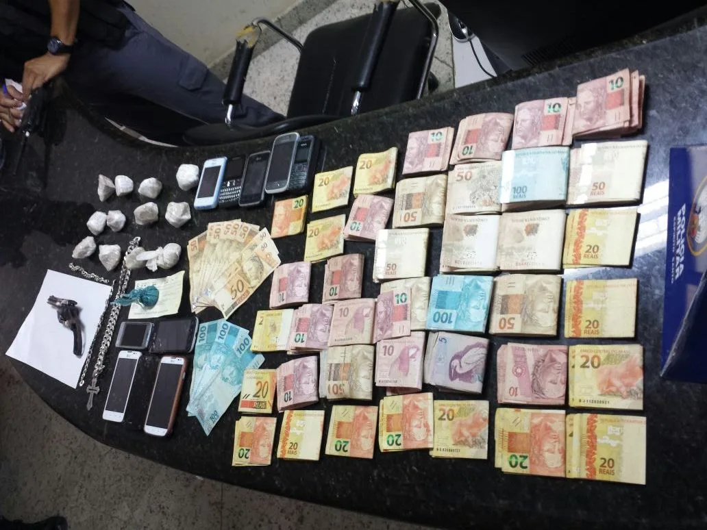 Polícia apreende R$ 14 mil com suspeitos de tráfico em Linhares