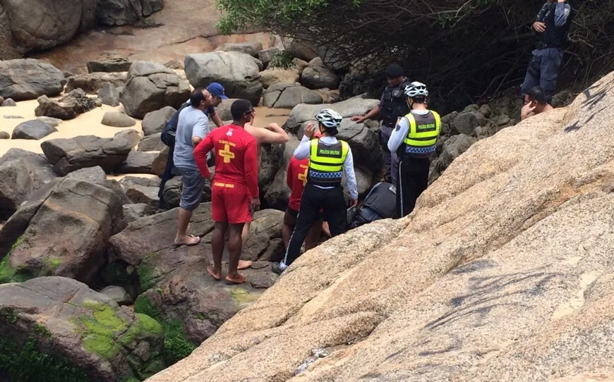 Corpo de homem é encontrado debaixo de pedra em Vila Velha