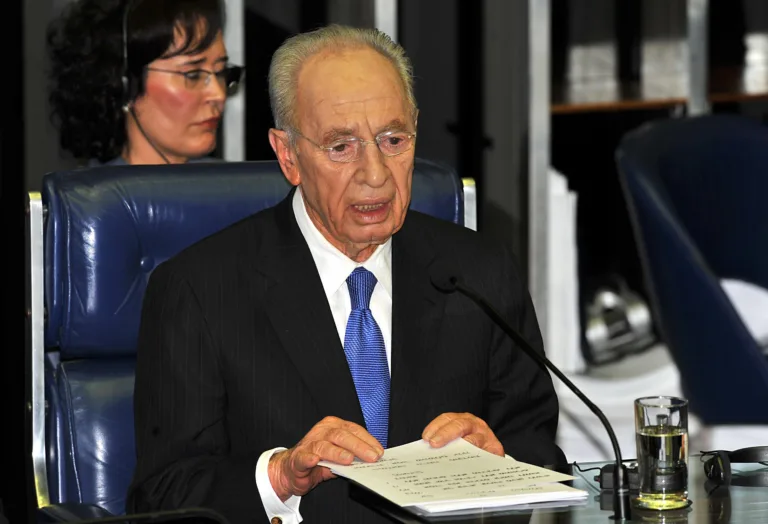 Shimon Peres, ex-presidente de Israel e Nobel da Paz, morre aos 93 anos