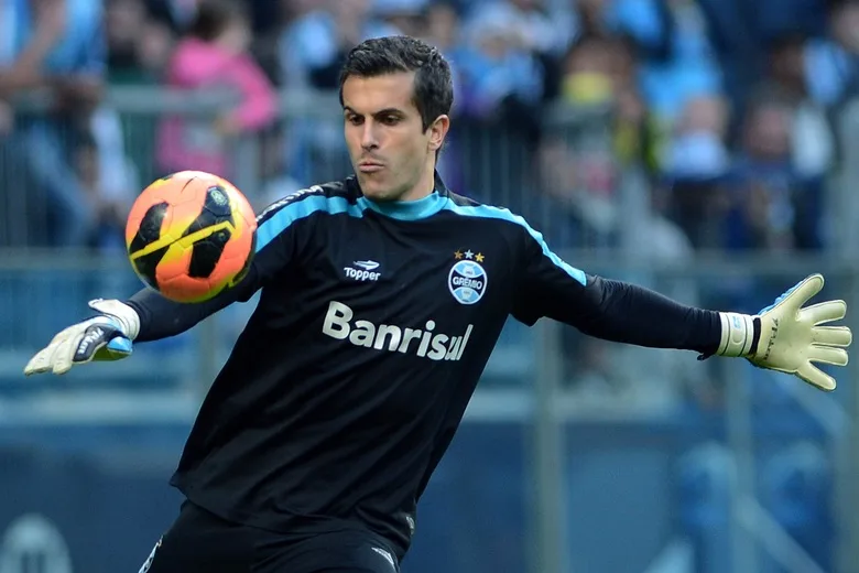 PORTO ALEGRE,RS, 02.07.2013-ESPORTES/FUTEBOL- Marcelo Grohe, goleiro do Grêmio durante treino realizado na tarde de hoje na Arena. A equipe se prepara para enfrentar o time do Atlético-PR pela sexta rodada do Campeonato Brasileiro, em partida marcada para sábado(06) às 18:30min no estádio Durival Britto, em Curitiba, PR. Foto:Edu Andrade/FatoPress