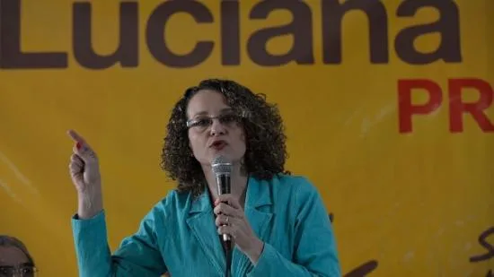 Luciana Genro sofre acidente de carro em Porto Alegre