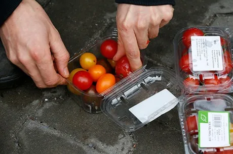 Adeus ao desperdício: governo francês obriga supermercados a doar alimentos não vendidos