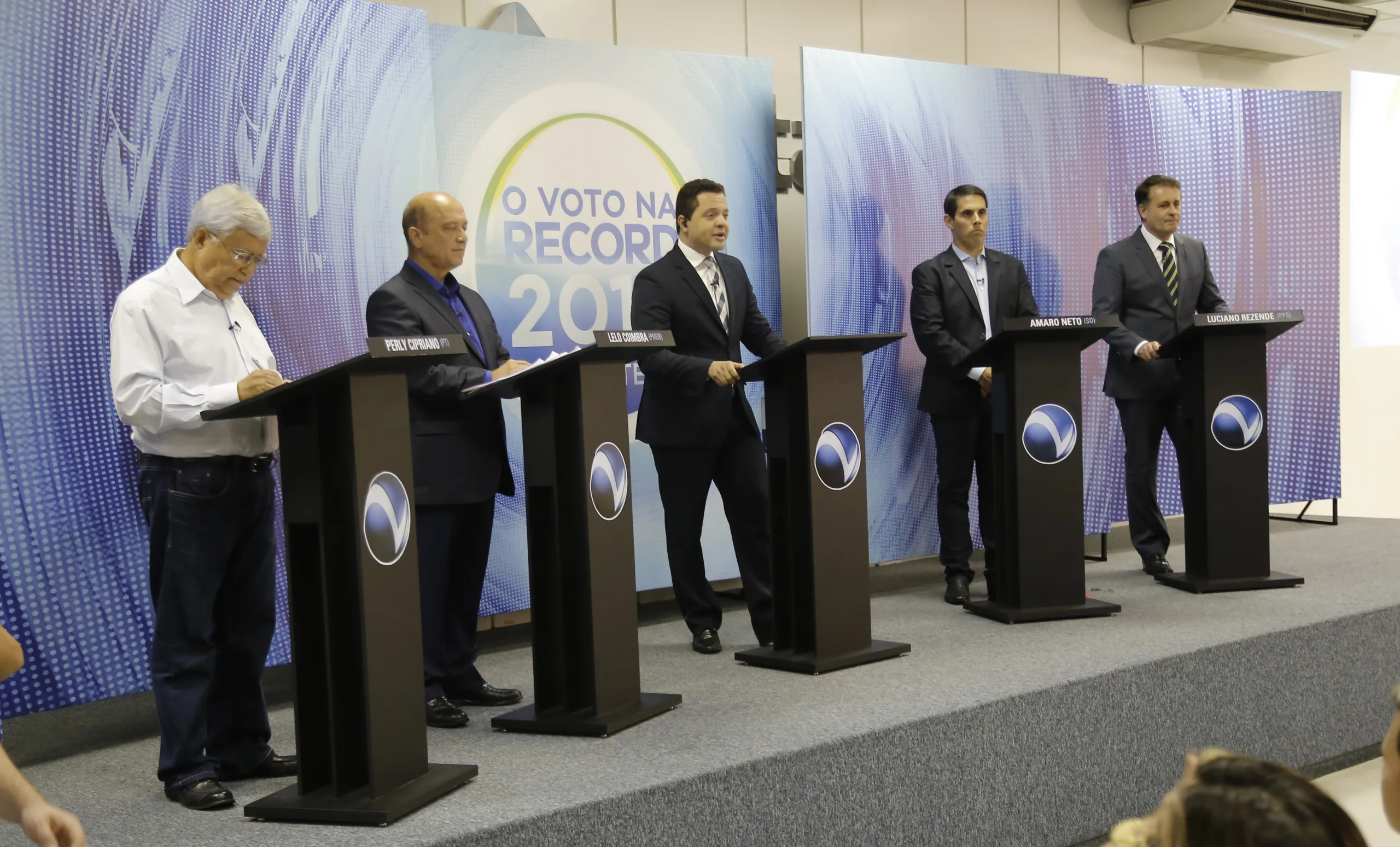 Candidatos a prefeito de Vitória se enfrentam em debate cara a cara com o eleitor