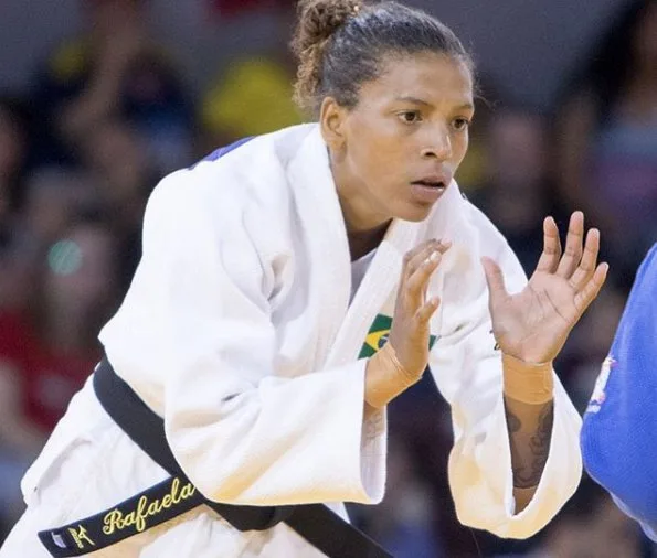 Rafaela Silva vai à final e judô brasileiro garante sua primeira medalha no Rio