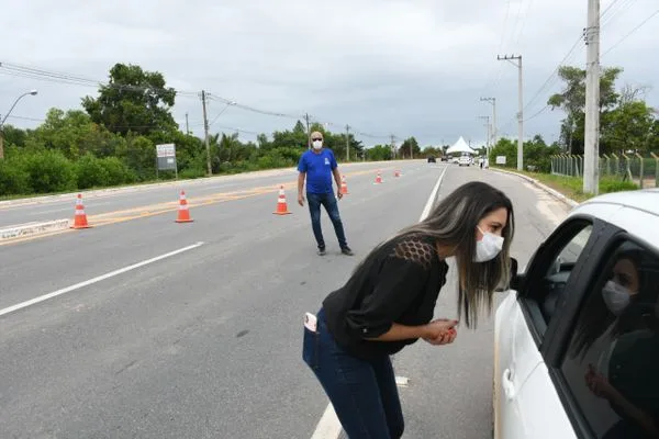 Guriri tem barreira sanitária para controlar a entrada de turistas