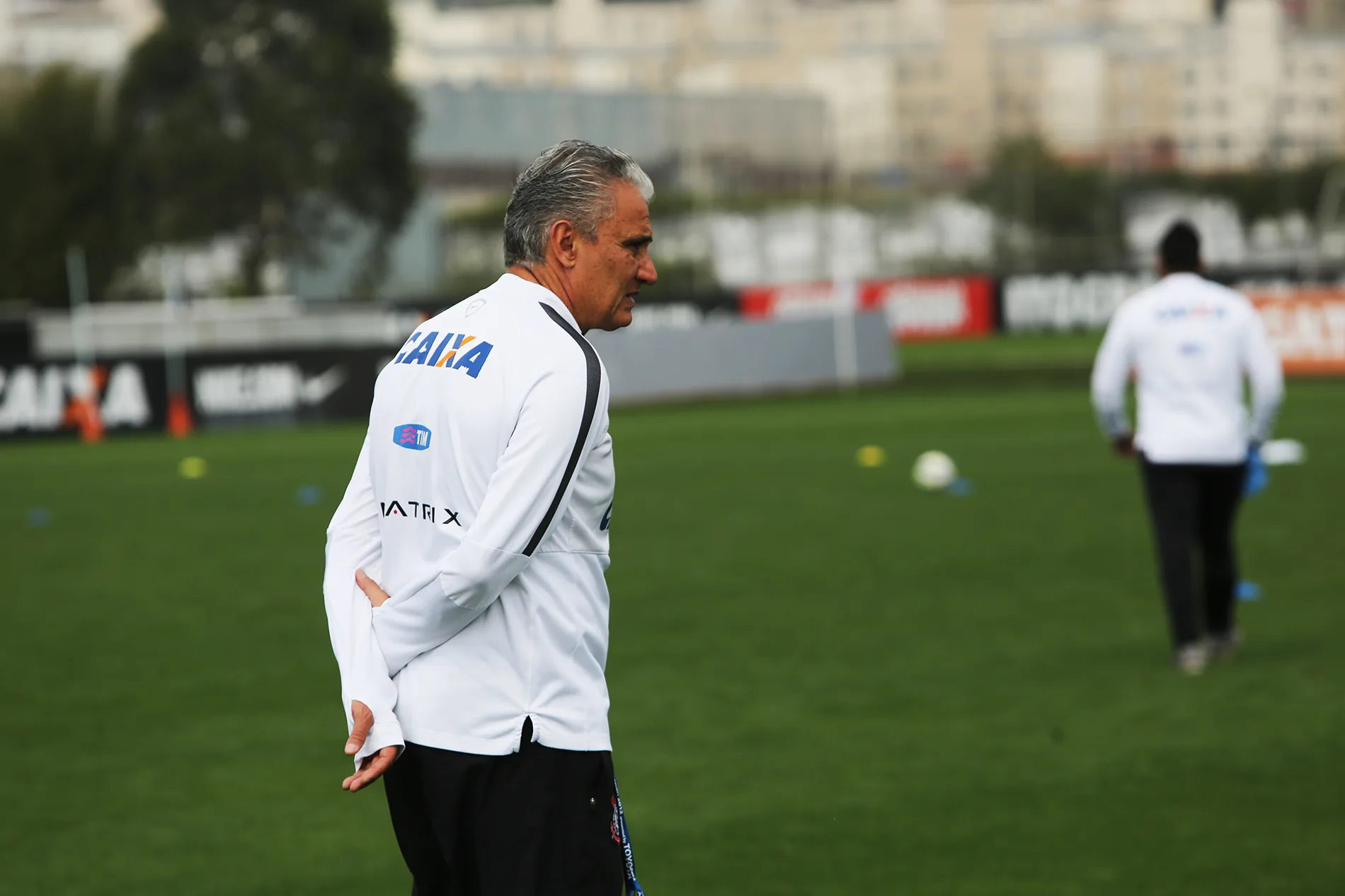 Com desfalques, Tite escala Dracena e Edílson na defesa do Corinthians